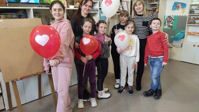 Тернопільська психологиня поводить заняття з арттерапії для дітей переселенців Тернопільська психологиня поводить заняття з арттерапії для дітей переселенців