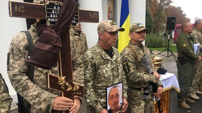 «Він був вірний своїй сім’ї, своїй країні»: у Полтаві попрощалися із чотирма полеглими воїнами «Він був вірний своїй сім’ї, своїй країні»: у Полтаві попрощалися із чотирма полеглими воїнами