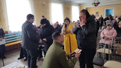 Вручили батькам: оборонців з Вінниччини посмертно нагородили орденами "За мужність"