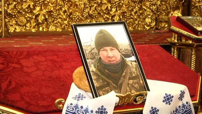 Загинув на Донеччині: у Житомирі попрощалися з військовим Анатолієм Беляком Загинув на Донеччині: у Житомирі попрощалися з військовим Анатолієм Беляком