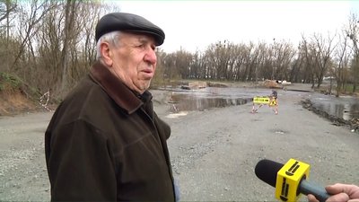 В Малині на Житомирщині через паводок розібрали переправу, яка з’єднує дві частини міста В Малині на Житомирщині через паводок розібрали переправу, яка з’єднує дві частини міста