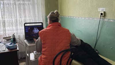 Лікарка УЗД на прийомі