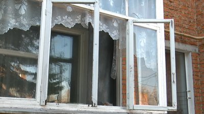 За зауваження про відсутність маски сумчанину побили вікно