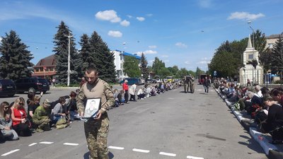 В Одеській області прощалися з військовим, який загинув на Донеччині В Одеській області прощалися з військовим, який загинув на Донеччині