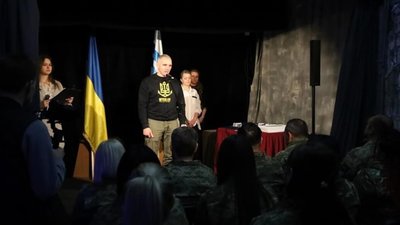 У Миколаєві нагородили бійців 123 бригади ТРО медалями "За оборону Миколаєва" У Миколаєві нагородили бійців 123 бригади ТРО медалями "За оборону Миколаєва"