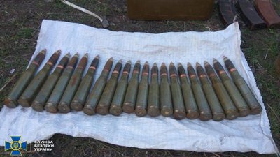 У будинку на Луганщині, де мешкав бойовик, виявили схрон зброї У будинку на Луганщині, де мешкав бойовик, виявили схрон зброї