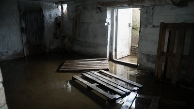У мікрорайоні Масани в Чернігові ґрунтові води затоплюють підвал-укриття: що кажуть мешканці та комунальники У мікрорайоні Масани в Чернігові ґрунтові води затоплюють підвал-укриття: що кажуть мешканці та комунальники