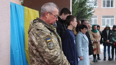 В Умані відкрили меморіальну дошку захиснику В Умані відкрили меморіальну дошку захиснику