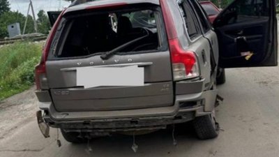 Пошкоджене дроном авто в Золочеві