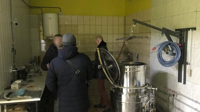 У Кіровоградській області викрили підпільний цех з виготовлення пива