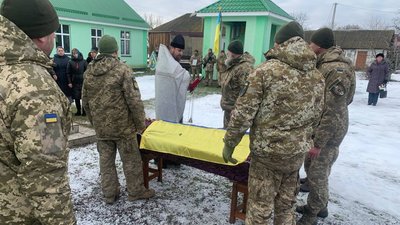 На Чернігівщині попрощалися з шістьма бійцями, які загинули при виконанні бойових завдань На Чернігівщині попрощалися з шістьма бійцями, які загинули при виконанні бойових завдань