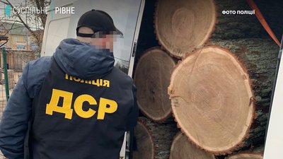 Поліція показала затримання чорних лісорубів з Рівненщини у «Пущі Водиці» Поліція показала затримання чорних лісорубів з Рівненщини у «Пущі Водиці»