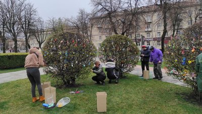 Черкаси прикрашають до великодніх свят Черкаси прикрашають до великодніх свят