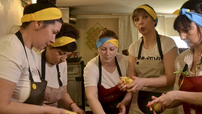 Тисяча пасок для військових на добу: спецзагін "Паляниця" на Одещині готує випічку на передову Тисяча пасок для військових на добу: спецзагін "Паляниця" на Одещині готує випічку на передову