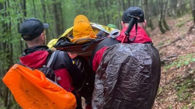 У Карпатах рятувальники допомогли спуститися туристці з Київщини з травмою ноги