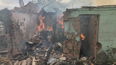 Обстріл Золочева 13 липня: пошкоджені дев'ять будинків, знищений гараж та вантажівка Обстріл Золочева 13 липня: пошкоджені дев'ять будинків, знищений гараж та вантажівка