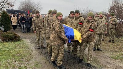 На Закарпатті попрощалися із захисником Валерієм Індусом На Закарпатті попрощалися із захисником Валерієм Індусом