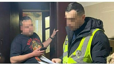 1000 доларів за довідку волонтера. Киянин пропонував військовозобов'язаним виїхати закордон 1000 доларів за довідку волонтера. Киянин пропонував військовозобов'язаним виїхати закордон