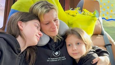 Світлана з доньками — Анною та Софією