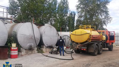 На Полтавщині групу людей підозрюють у викраденні метанолу з державного підприємства