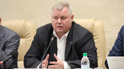 У Запоріжжі на шпилі башти замість радянської зірки встановили Герб України У Запоріжжі на шпилі башти замість радянської зірки встановили Герб України