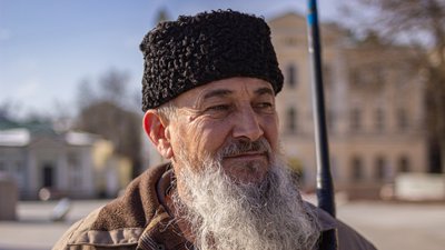 Виходить на одиночні пікети за визволення Криму. Сєрвєр Абібулаєв. СУСПІЛЬНЕ | ЛЮДИ