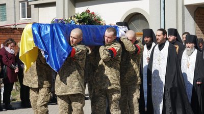 У Мукачеві попрощалися з загиблими на війні Сергієм Бідзілею У Мукачеві попрощалися з загиблими на війні Сергієм Бідзілею