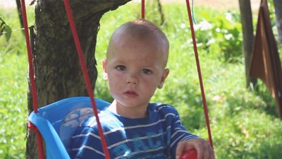 Півторарічний хлопчик втік з дому. Його знайшли через шість годин у лісі. СУСПІЛЬНЕ | ВІДЕОНОВИНИ