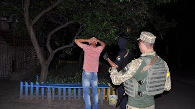 У Черкасах порушникам комендантської години вручили повістки