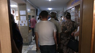 Черги у рівненських поліклініках: чому це відбувається та чи може закінчитись