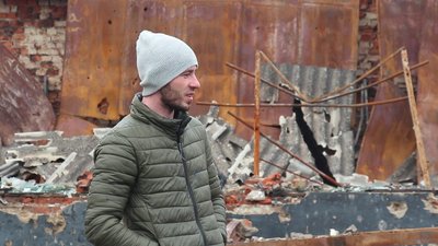 Вщент спалили будівлю артилерією. Як родина у Тростянці втратила свій бізнес через окупацію Вщент спалили будівлю артилерією. Як родина у Тростянці втратила свій бізнес через окупацію