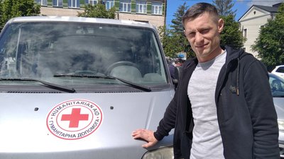 Волонтери житомирської школи допомогли евакуювати за кордон понад дві тисячі людей Волонтери житомирської школи допомогли евакуювати за кордон понад дві тисячі людей