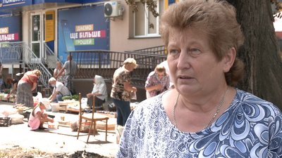 Стихійна торгівля у Рівному: чому люди з вулиці не хочуть йти на ринок Стихійна торгівля у Рівному: чому люди з вулиці не хочуть йти на ринок