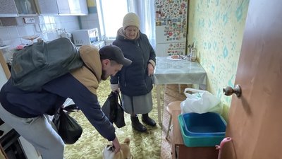 "Доставка щастя". Як херсонець організував довіз посилок та гуманітарної допомоги велосипедом "Доставка щастя". Як херсонець організував довіз посилок та гуманітарної допомоги велосипедом