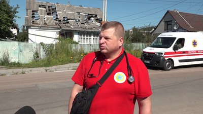 "Готові допомагати і далі, бо це наш внесок у перемогу" – житомирські лікарі екстреної медичної допомоги "Готові допомагати і далі, бо це наш внесок у перемогу" – житомирські лікарі екстреної медичної допомоги