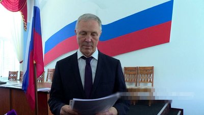 В Херсоні першим отримав російський паспорт гауляйтер області Сальдо В Херсоні першим отримав російський паспорт гауляйтер області Сальдо