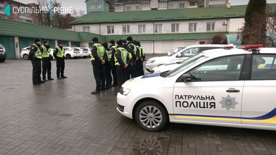 Копи і пожежники перевірили, як у Рівному пропускають спецтранспорт Копи і пожежники перевірили, як у Рівному пропускають спецтранспорт