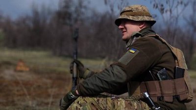 "Зараз розвідка на 95% перекривається дронами". Історія військового 128-ї Закарпатської бригади Ганса