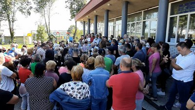 Проти приєднання до ОТГ. На Прикарпатті селяни перекривали дорогу державного значення Проти приєднання до ОТГ. На Прикарпатті селяни перекривали дорогу державного значення