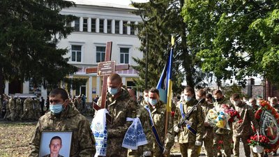 У Новограді-Волинському на Житомирщині попрощалися із загиблим курсантом Богданом Матвійчуком