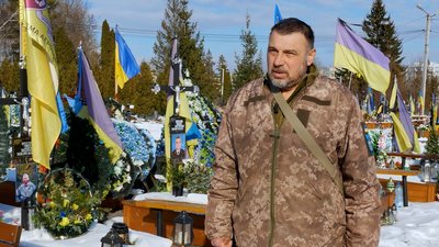 Валерій Краснян — доброволець, «кіборг» та Народний Герой України. Спогади дружини та побратима про Барса Валерій Краснян — доброволець, «кіборг» та Народний Герой України. Спогади дружини та побратима про Барса