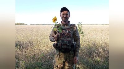 "Якщо ти боєць, то звикаєш до всього, що є на війні". Як кулеметник 102 бригади Слава Костюк воює на фронті "Якщо ти боєць, то звикаєш до всього, що є на війні". Як кулеметник 102 бригади Слава Костюк воює на фронті
