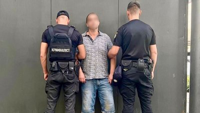 В Ужгороді затримали чоловіка за підозрою у торгівлі наркотиками