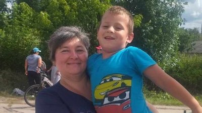 Альона Юзюк із внуком Матвієм у Нападівці Альона Юзюк із внуком Матвієм у Нападівці