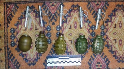 У Покрові на Дніпропетровщині поліцейські викрили чоловіка на збуті зброї та боєприпасів У Покрові на Дніпропетровщині поліцейські викрили чоловіка на збуті зброї та боєприпасів