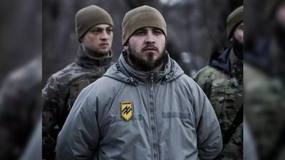 "Хотів бути похованим біля друга — Назарія "Грінки": у Вінниці попрощались з азовцем з Маріуполя Віктором Хетчиковим