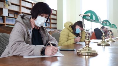 У Чернівцях писали диктант національної єдності: як це було У Чернівцях писали диктант національної єдності: як це було