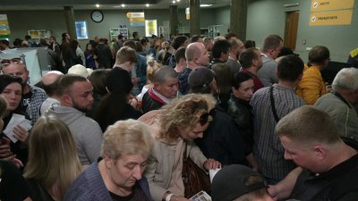 Черга у центральному відділенні Укрпошти в Рівному Черга у центральному відділенні Укрпошти в Рівному