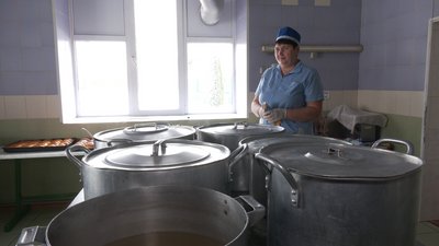 Тут годують військових дорогою на фронт та з фронту Тут годують військових дорогою на фронт та з фронту