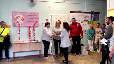"Твоя частинка у якійсь людині тече, допомагає": у Рівному нагородили почесних донорів крові "Твоя частинка у якійсь людині тече, допомагає": у Рівному нагородили почесних донорів крові
